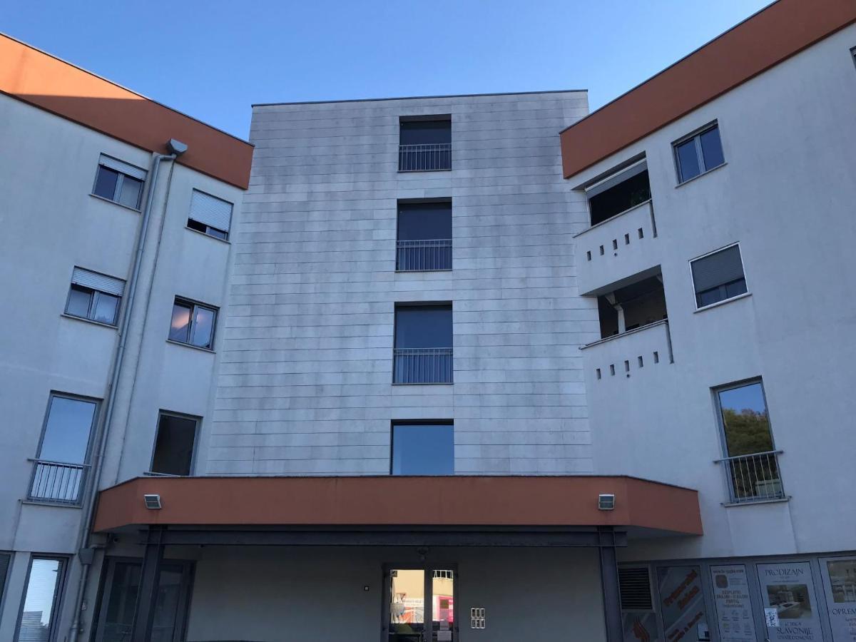 Apartment Angela With Private Garage Slot Пула Екстериор снимка