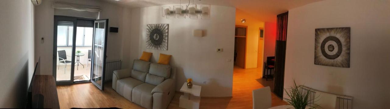 Apartment Angela With Private Garage Slot Пула Екстериор снимка