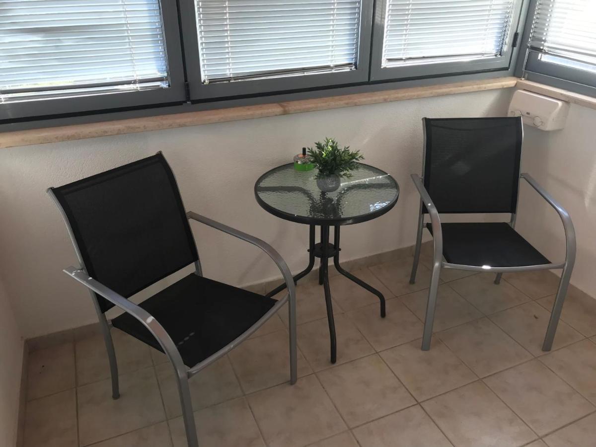 Apartment Angela With Private Garage Slot Пула Екстериор снимка